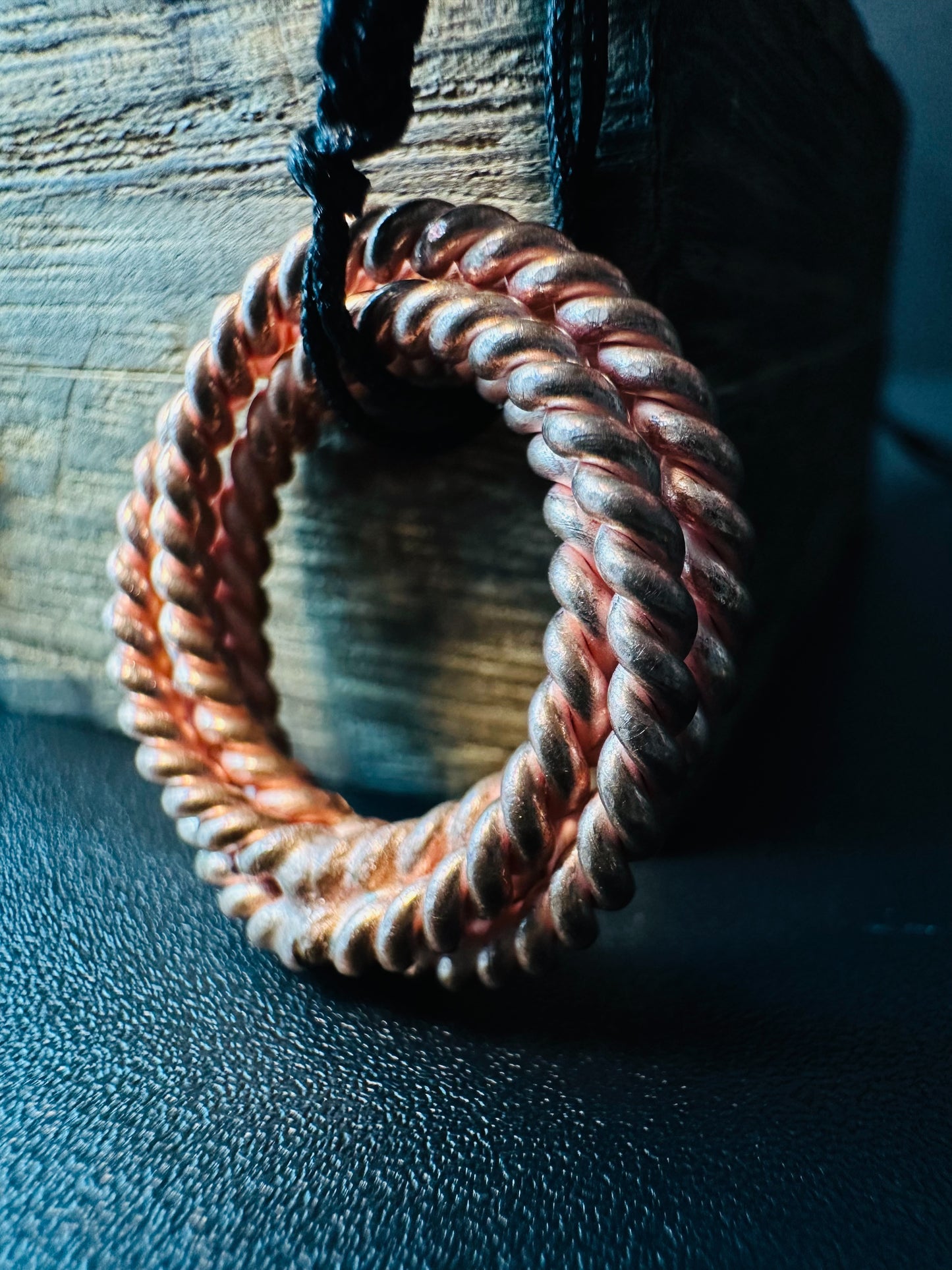 Close-up of the double-twisted copper rope texture and warm patina of the handmade tensor ring
