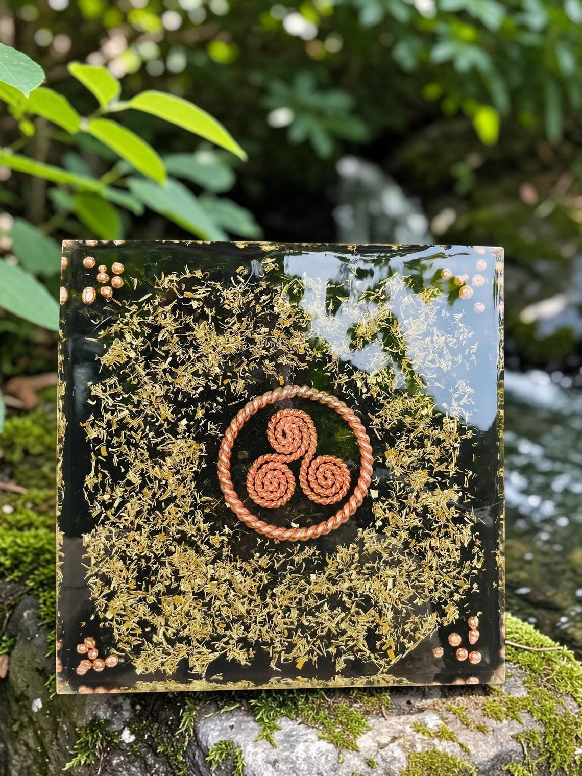 abusta.viking Double Coil Twisted Tensor Ring Sacred, pure copper energy tool with triskele symbol, set in black resin with gold flakes.