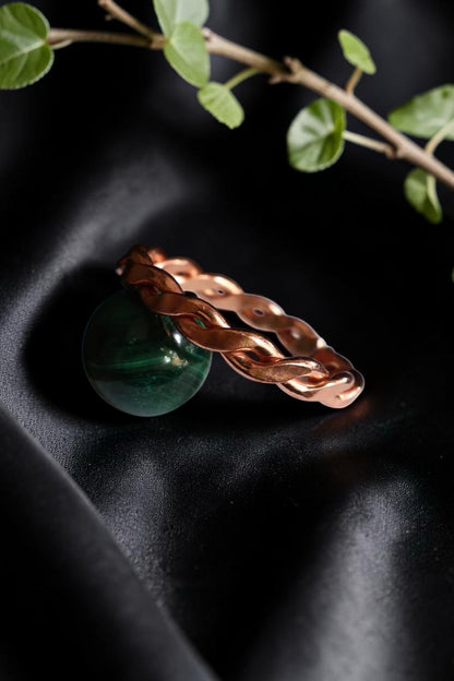 Mặt dây chuyền đồng Flower of Life hình xoắn ốc, làm từ đồng nguyên chất, là công cụ năng lượng cho thiền định và chữa lành.