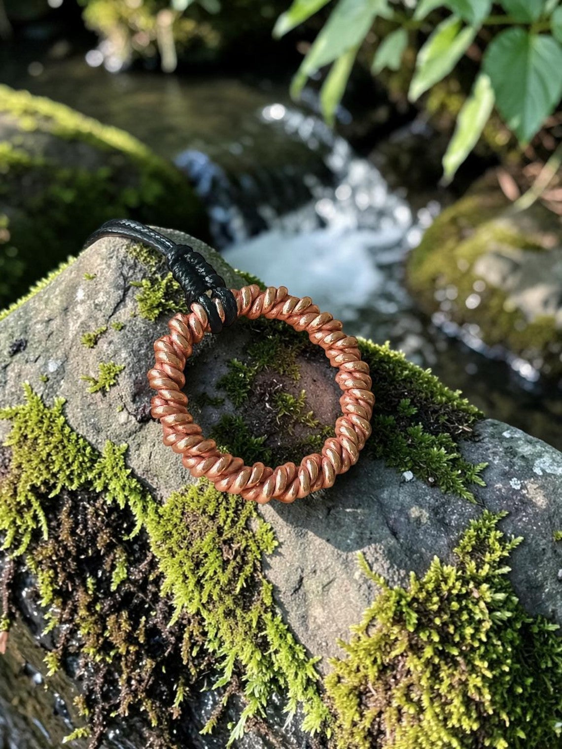 Mặt dây chuyền Triskelion bằng đồng nguyên chất 99,9% của abusta.viking, chế tác thủ công tại Việt Nam, tần số 144MHz hoặc 177MHz.