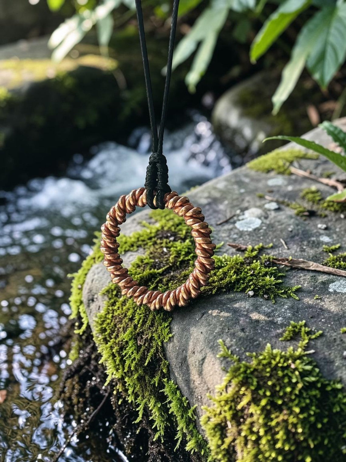 Mặt dây chuyền Triskelion bằng đồng nguyên chất 99,9% của abusta.viking, chế tác thủ công tại Việt Nam, tần số 144MHz hoặc 177MHz.