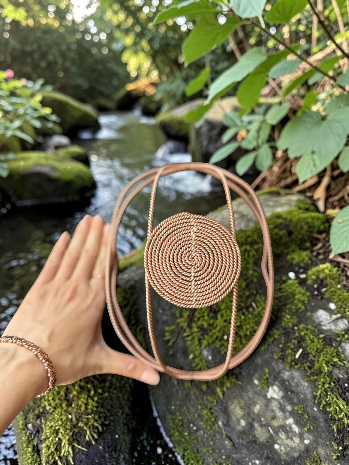 Pha lê Merkaba Harmonizer bằng đồng nguyên chất thủ công của abusta.viking, công cụ năng lượng hình học thiêng liêng, có dây xoắn ốc.