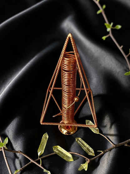Mặt dây chuyền năng lượng đồng Triskelion 144MHz của abusta.viking, chế tác thủ công từ đồng nguyên chất, hình học thiêng liêng.