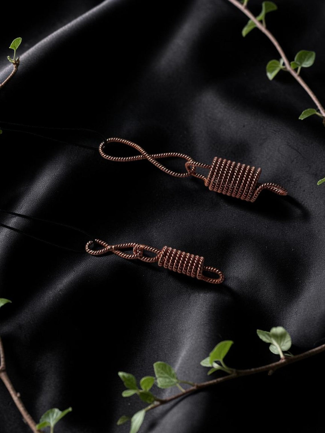 Vòng tay đồng handmade abusta.viking, chế tác tinh xảo từ đồng nguyên chất, thiết kế hình học năng lượng.