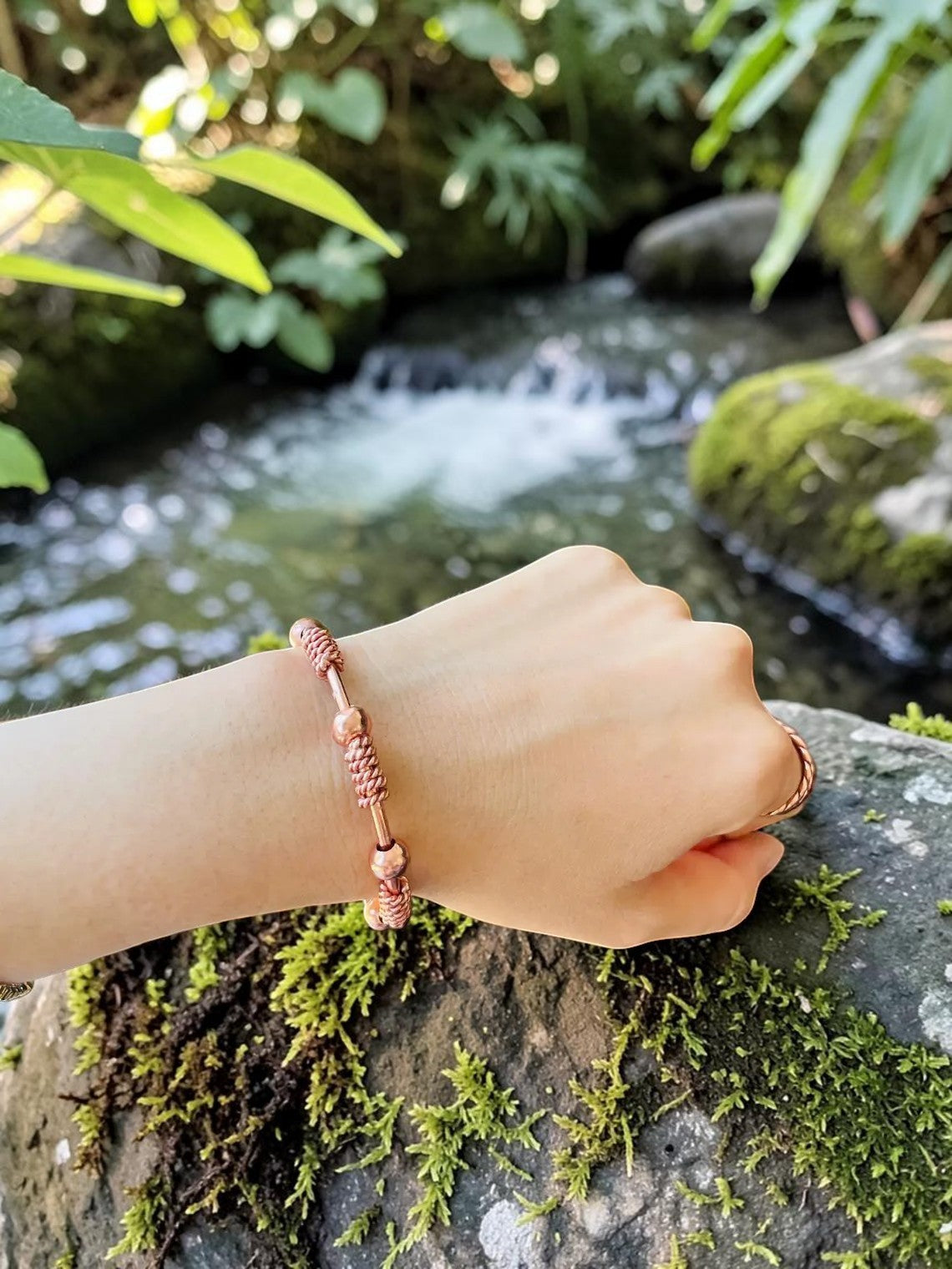 Vòng tay năng lượng Terra Flow bằng đồng nguyên chất, thủ công tinh xảo, thiết kế hình học thiêng liêng, màu đồng.