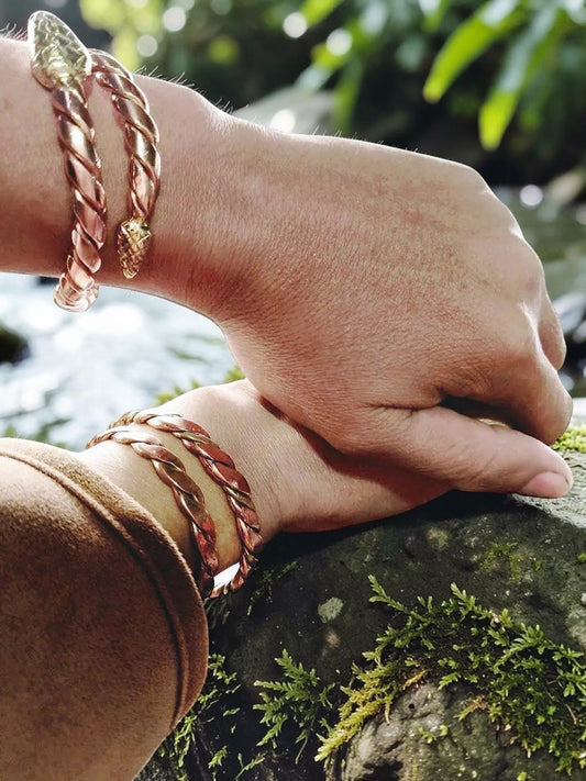 Vòng đeo tay đồng xoắn tối giản abusta.viking, làm từ đồng nguyên chất, thiết kế năng lượng.