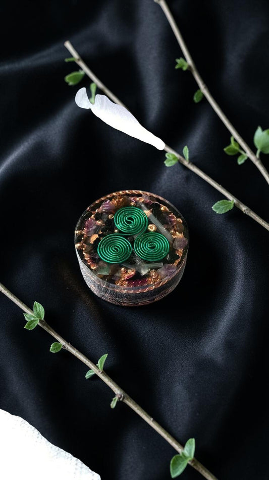 Đĩa sạc orgonite thủ công abusta.viking bằng đồng nguyên chất, năng lượng, đá quý và dây đồng xoắn ốc.