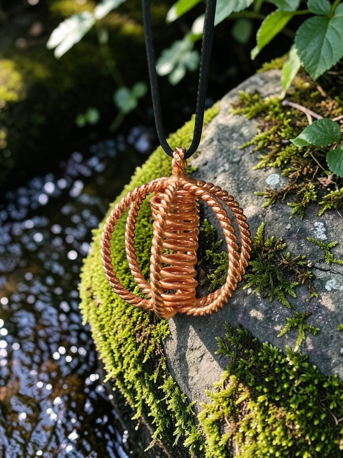 Mặt dây chuyền năng lượng Ankh bằng đồng xoắn thủ công của abusta.viking, chế tác từ đồng nguyên chất, hoàn hảo cho thiền định và chữa lành.