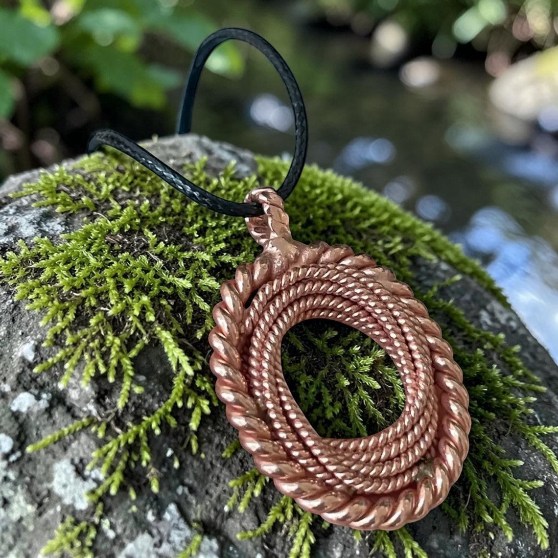 Mặt dây chuyền hình hoa sen và torus bằng đồng nguyên chất thủ công của abusta.viking, tần số 177MHz 432MHz, công cụ năng lượng hình học thiêng liêng.