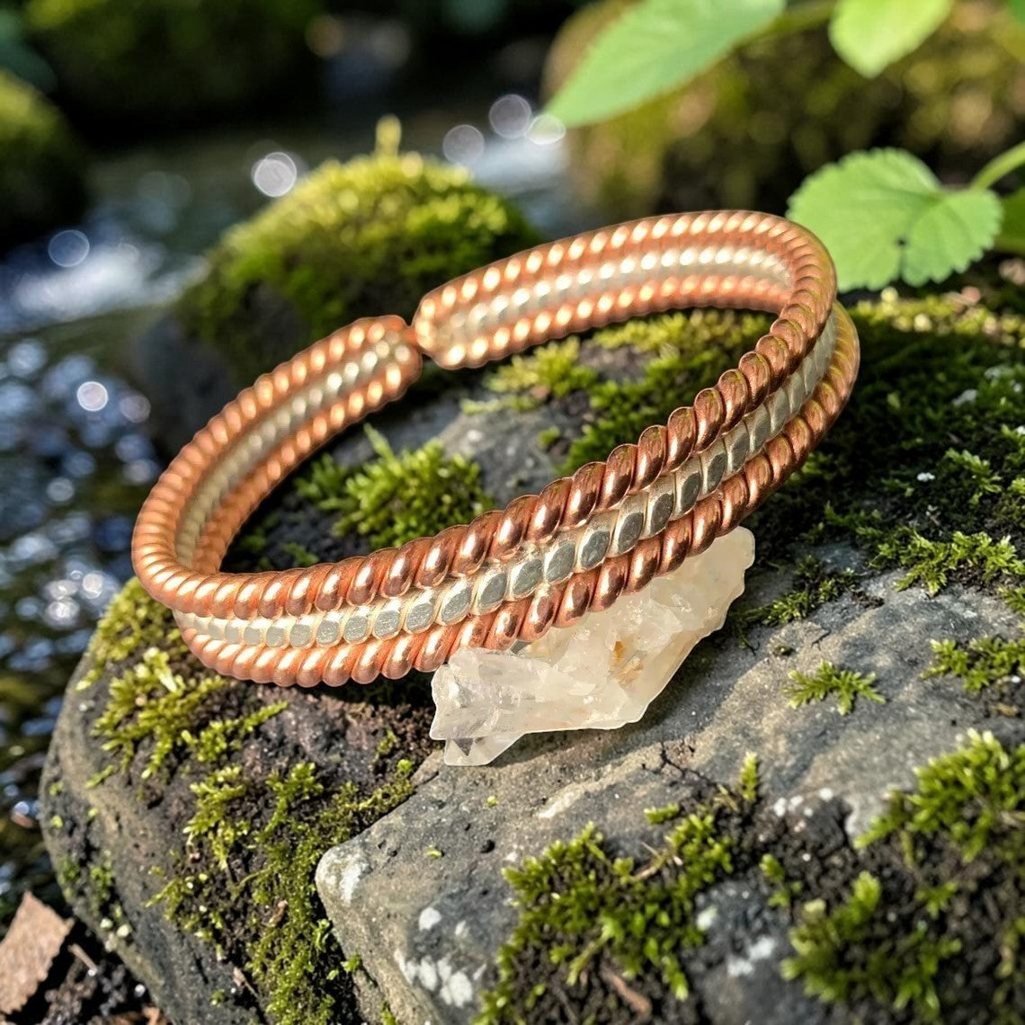 Vòng tay năng lượng đồng xoắn đôi abusta.viking, chế tác thủ công từ đồng nguyên chất, thiết kế hình học thiêng liêng.