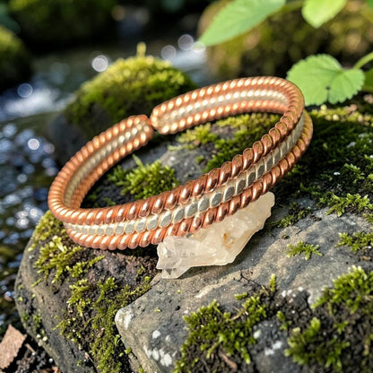 Vòng tay năng lượng đồng xoắn đôi abusta.viking, chế tác thủ công từ đồng nguyên chất, thiết kế hình học thiêng liêng.