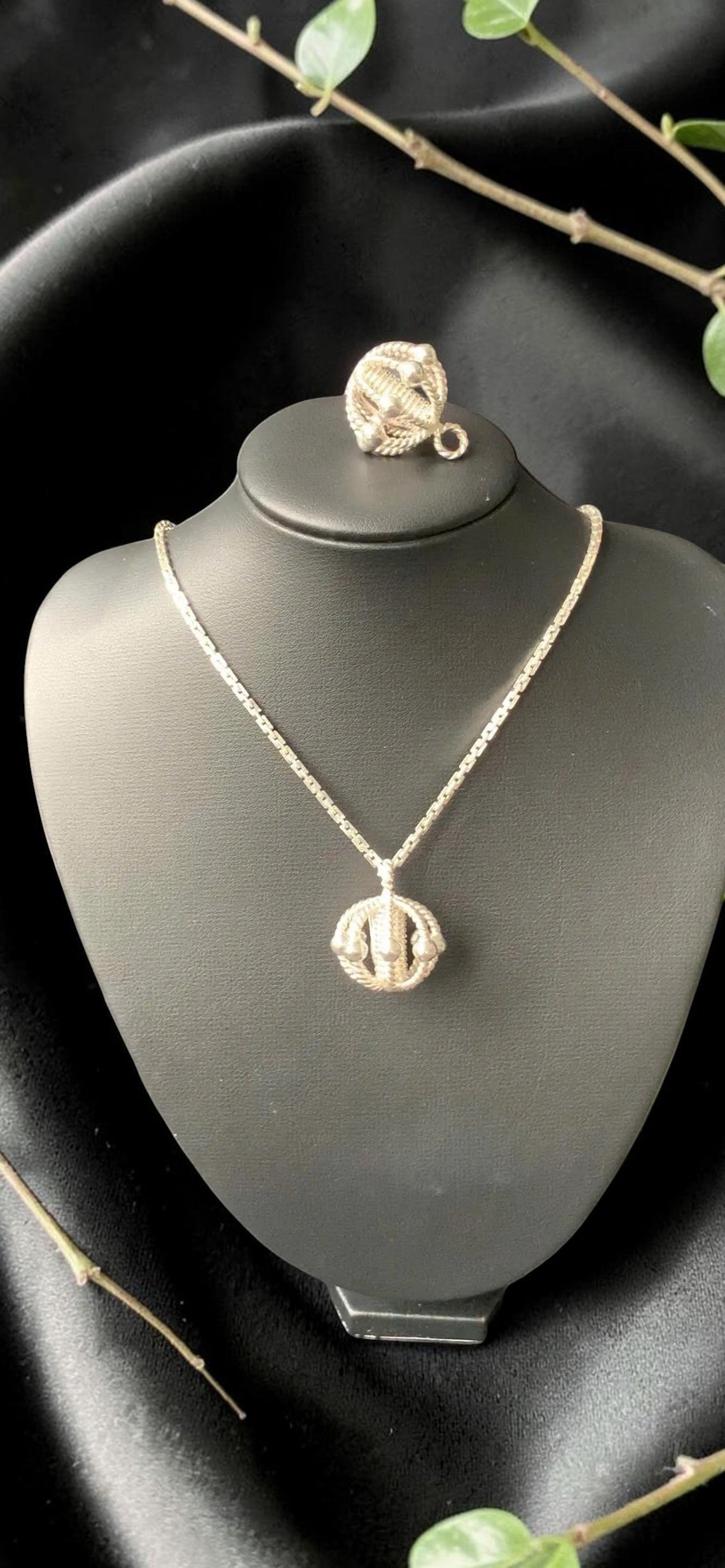 abusta.viking Vòng năng lượng đồng nguyên chất thủ công với thiết kế hình học thiêng liêng, có chuỗi dây chuyền.