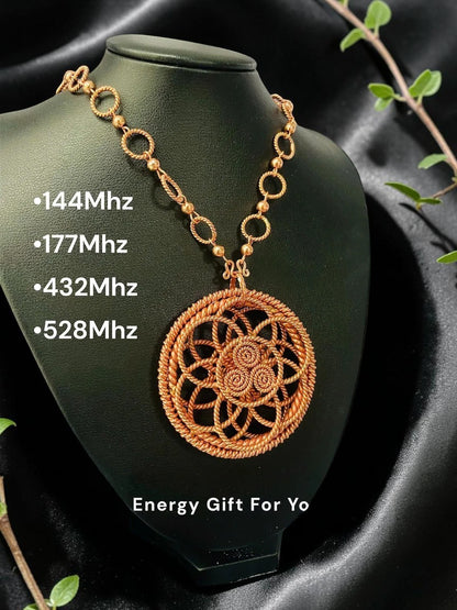 Vòng cổ harmonizer vajra dorje bằng đồng bạc thủ công của abusta.viking, mặt dây chuyền hình tròn với hoa văn hình học phức tạp, dây chuyền mắt xích.