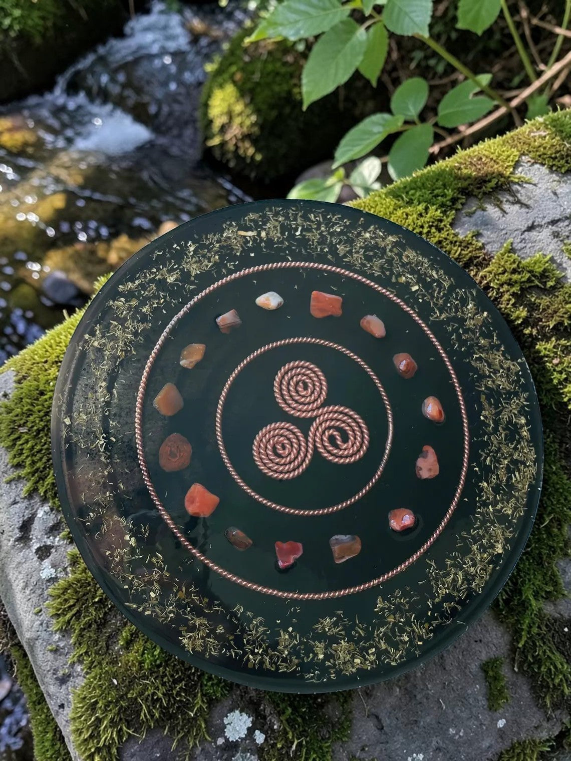 abusta.viking Sacred Flower of Life Tensor Ring, làm thủ công từ đồng nguyên chất, có các viên đá carnelian và hoa văn xoắn ốc.