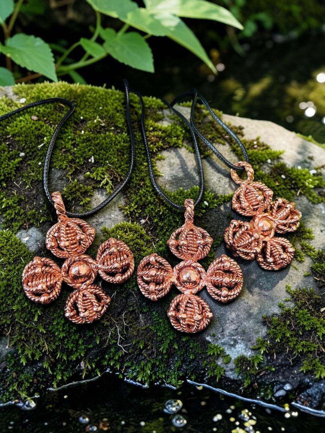 Bộ 3 mặt dây chuyền vòng năng lượng hoa văn cuộc sống bằng đồng nguyên chất thủ công từ abusta.viking.
