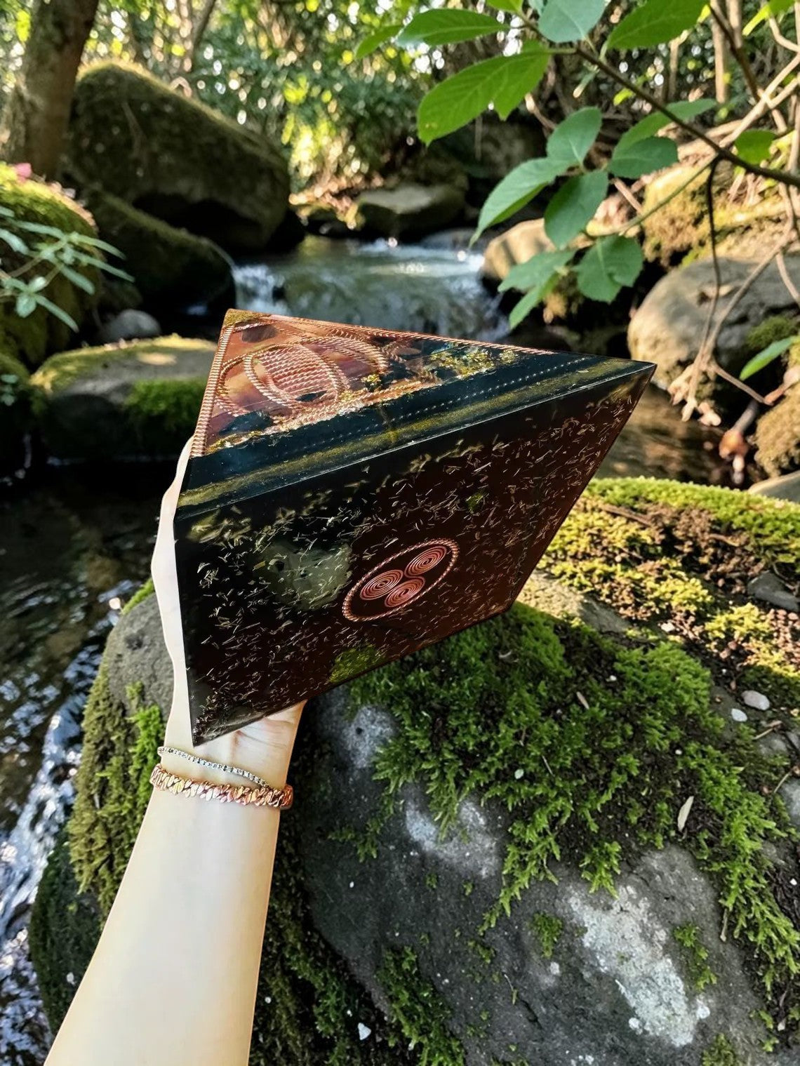 Kim tự tháp Nubian bằng đồng đỏ abusta.viking, công cụ năng lượng hình học thiêng liêng, 144Mhz, làm thủ công từ đồng nguyên chất, cân bằng luân xa, che chắn EMF.