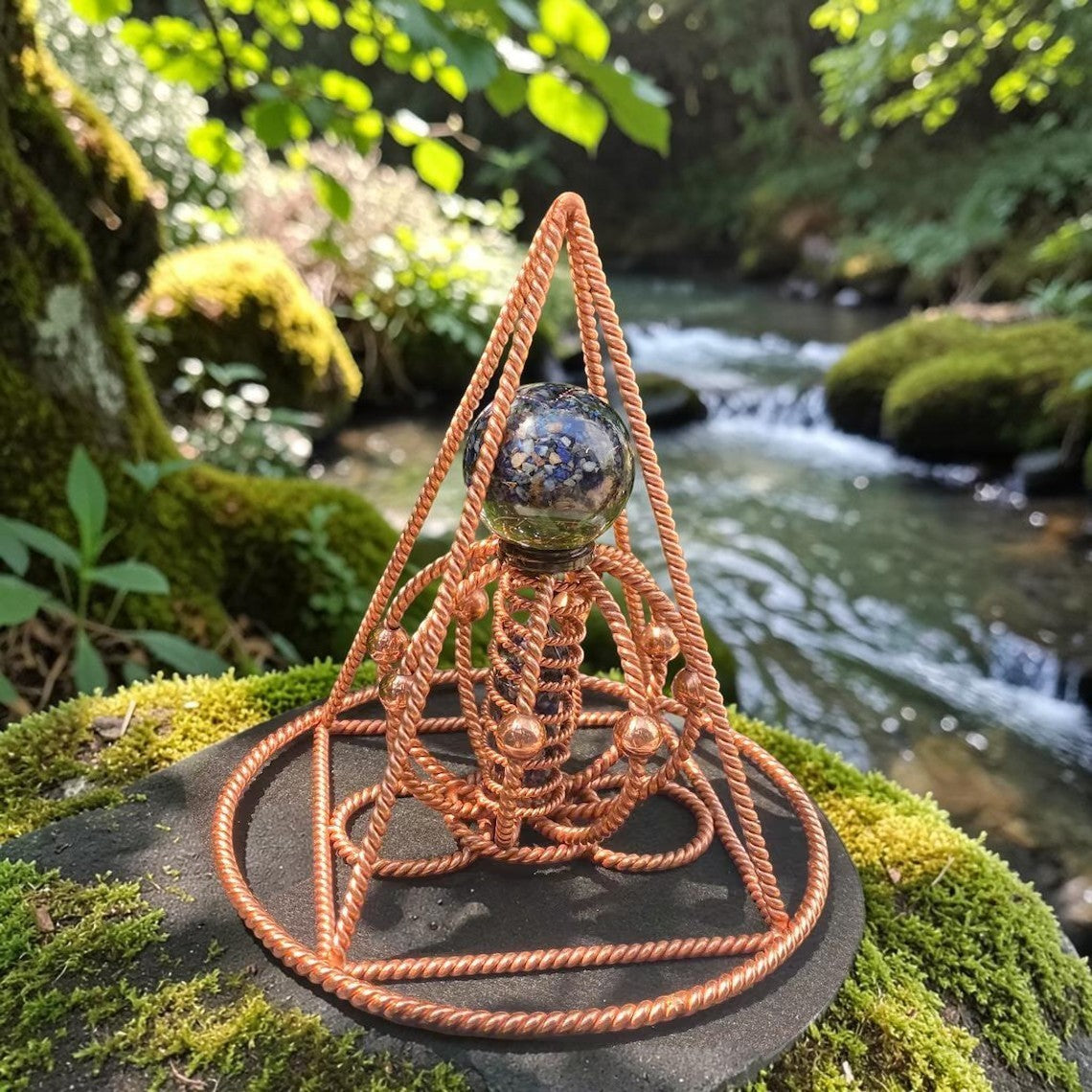 Kim tự tháp orgonite bằng đồng nguyên chất thủ công của abusta.viking, công cụ năng lượng hình học thiêng liêng để cân bằng chakra và che chắn EMF.