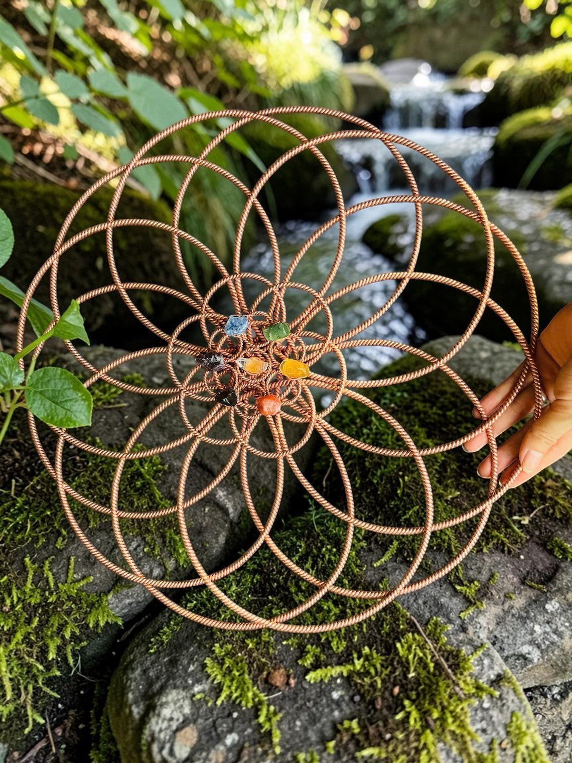 Abusta Viking Orgonite Energy Plate Triskelion 144Mhz, đồng nguyên chất, đá quý, hình học thiêng liêng, công cụ năng lượng, cân bằng luân xa, giảm đau.