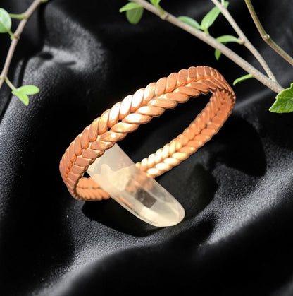 Vòng đeo tay bằng đồng nguyên chất thủ công abusta.viking, thiết kế hoa văn bện tinh xảo, công cụ năng lượng.