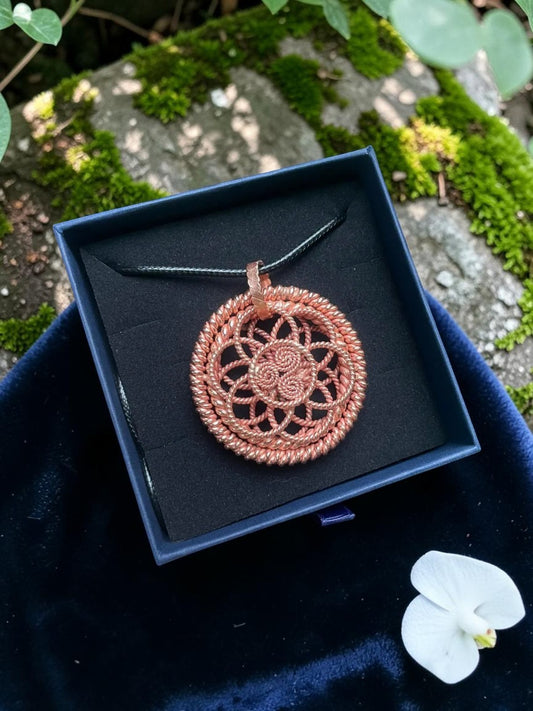 Mặt dây chuyền Vajra Dorje bằng đồng và bạc thủ công của abusta.viking, thiết kế hình tròn phức tạp, công cụ năng lượng thiền định.