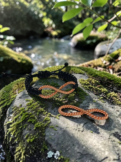 Vòng tay và biểu tượng vô cực bằng đồng nguyên chất thủ công từ abusta.viking, dây đeo màu đen, lý tưởng cho phong thủy và năng lượng.