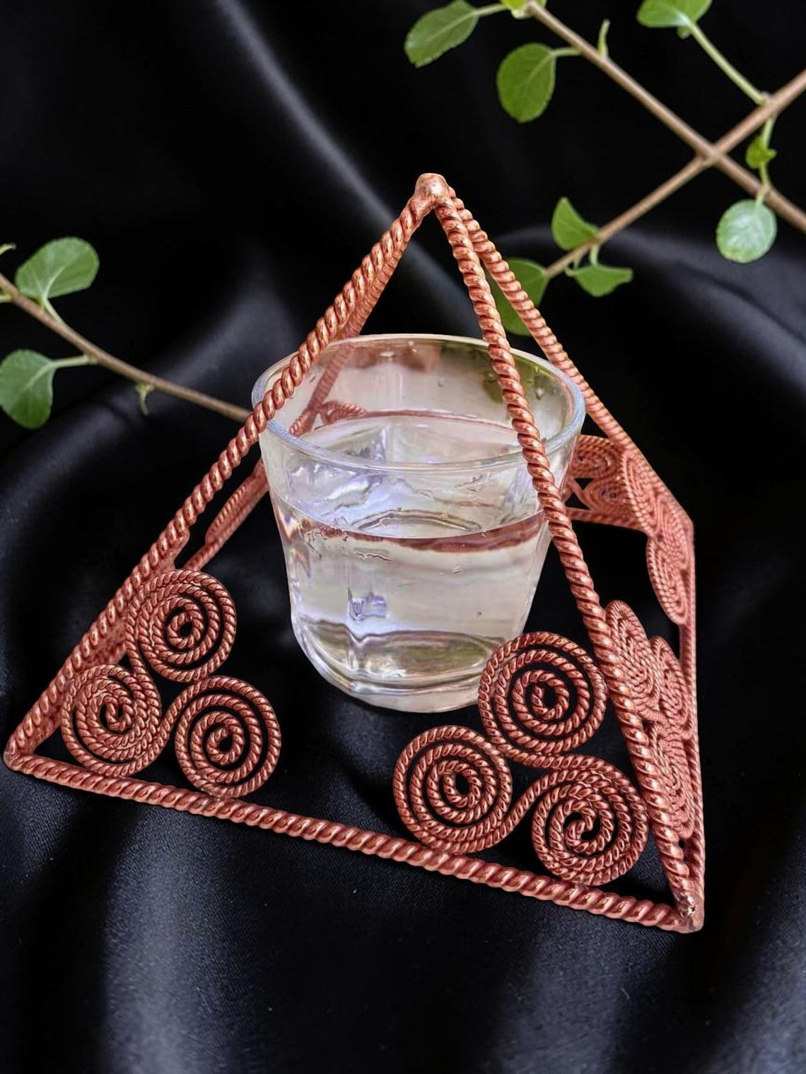 Đĩa orgone cầm tay bằng đồng nguyên chất 177MHz của abusta.viking, dụng cụ năng lượng hình học thiêng liêng, được chế tác thủ công tinh xảo.