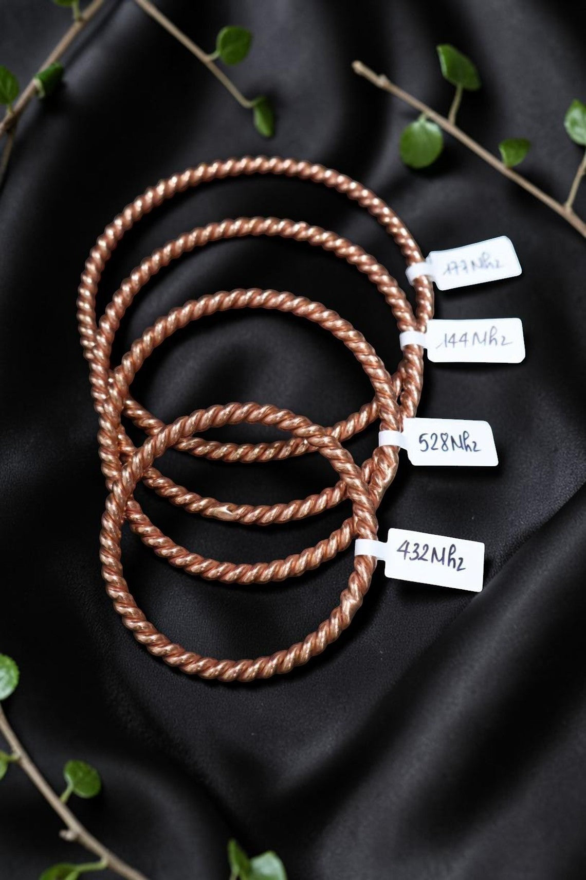 abusta.viking Dây chuyền Tensor Tần số kép bằng đồng nguyên chất, mặt dây chuyền hình tròn xoắn, có nhãn ghi tần số.