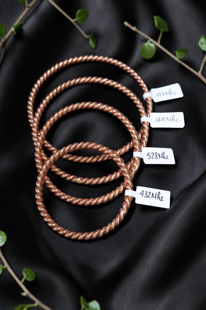 abusta.viking Dây chuyền Tensor Tần số kép bằng đồng nguyên chất, mặt dây chuyền hình tròn xoắn, có nhãn ghi tần số.