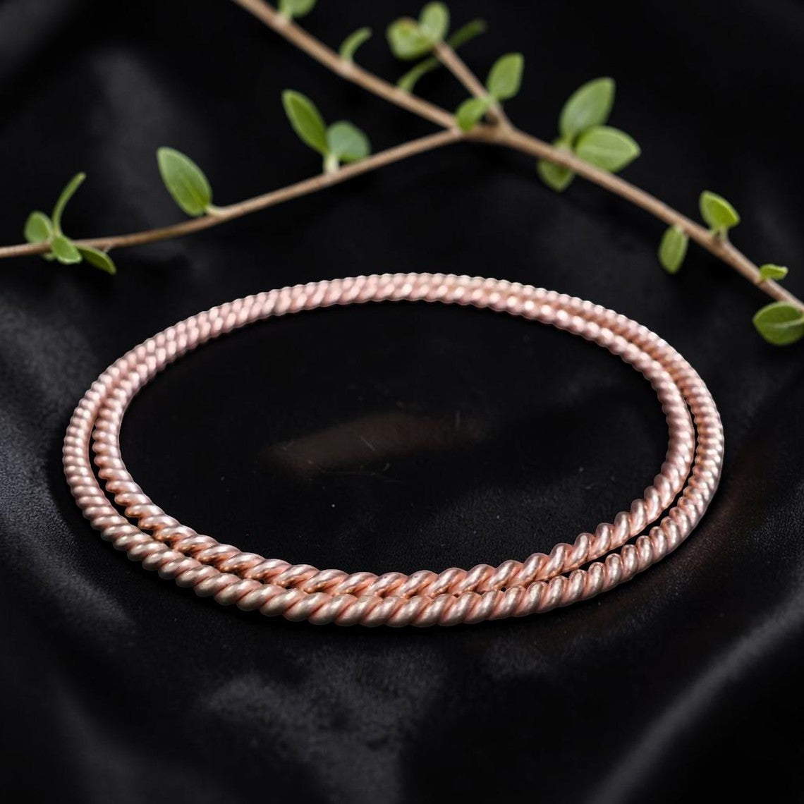 Vòng cổ orgonite hình torus bằng đồng nguyên chất thủ công của abusta.viking, thiết kế xoắn kép, công cụ năng lượng thiêng liêng.