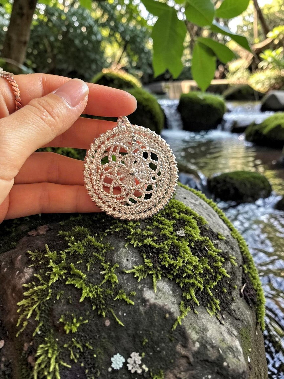 Abusta Viking vòng điều hòa năng lượng đồng nguyên chất với lõi thạch anh, thủ công tinh xảo.