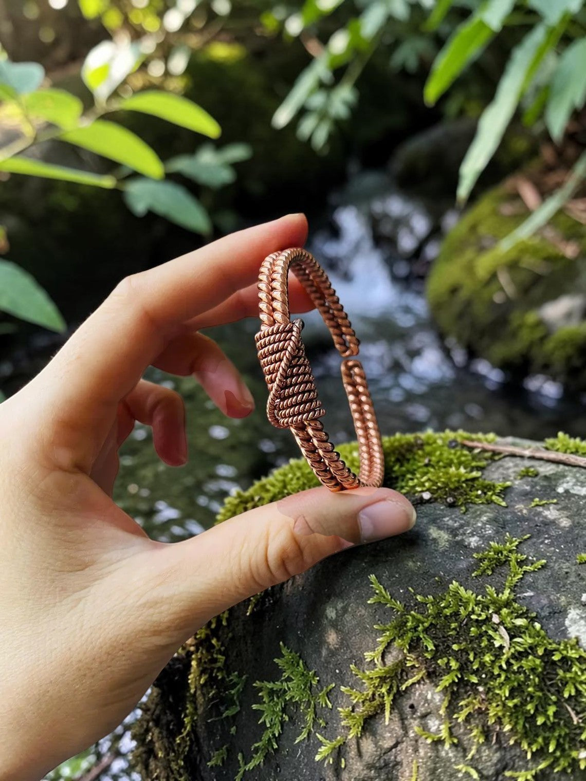 Vòng tay đồng đỏ thủ công abusta.viking, thiết kế xoắn dây tinh xảo, phong cách boho, năng lượng.