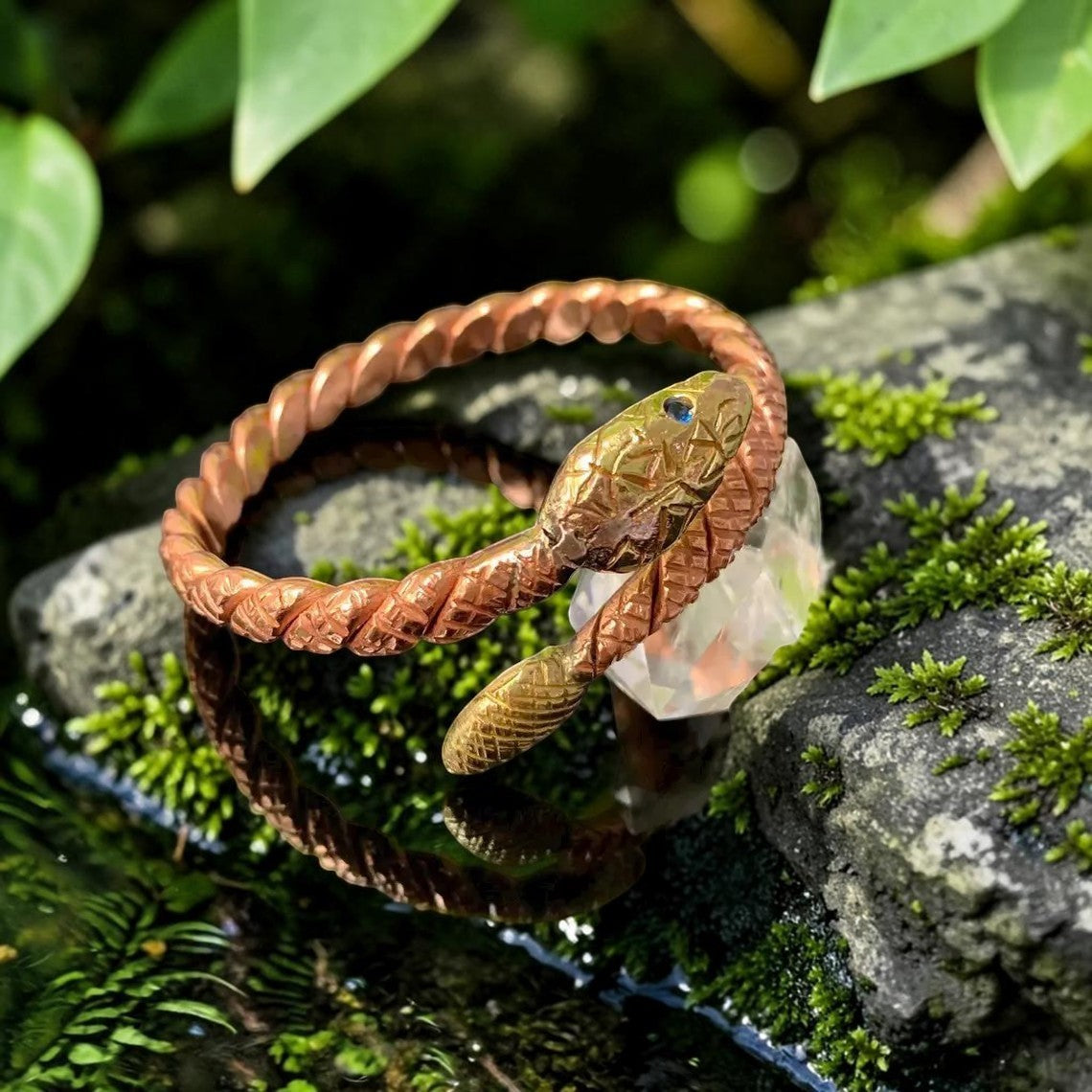 Vòng tay đồng hình rắn xoắn tối giản abusta.viking, chế tác thủ công từ đồng nguyên chất, là công cụ năng lượng.