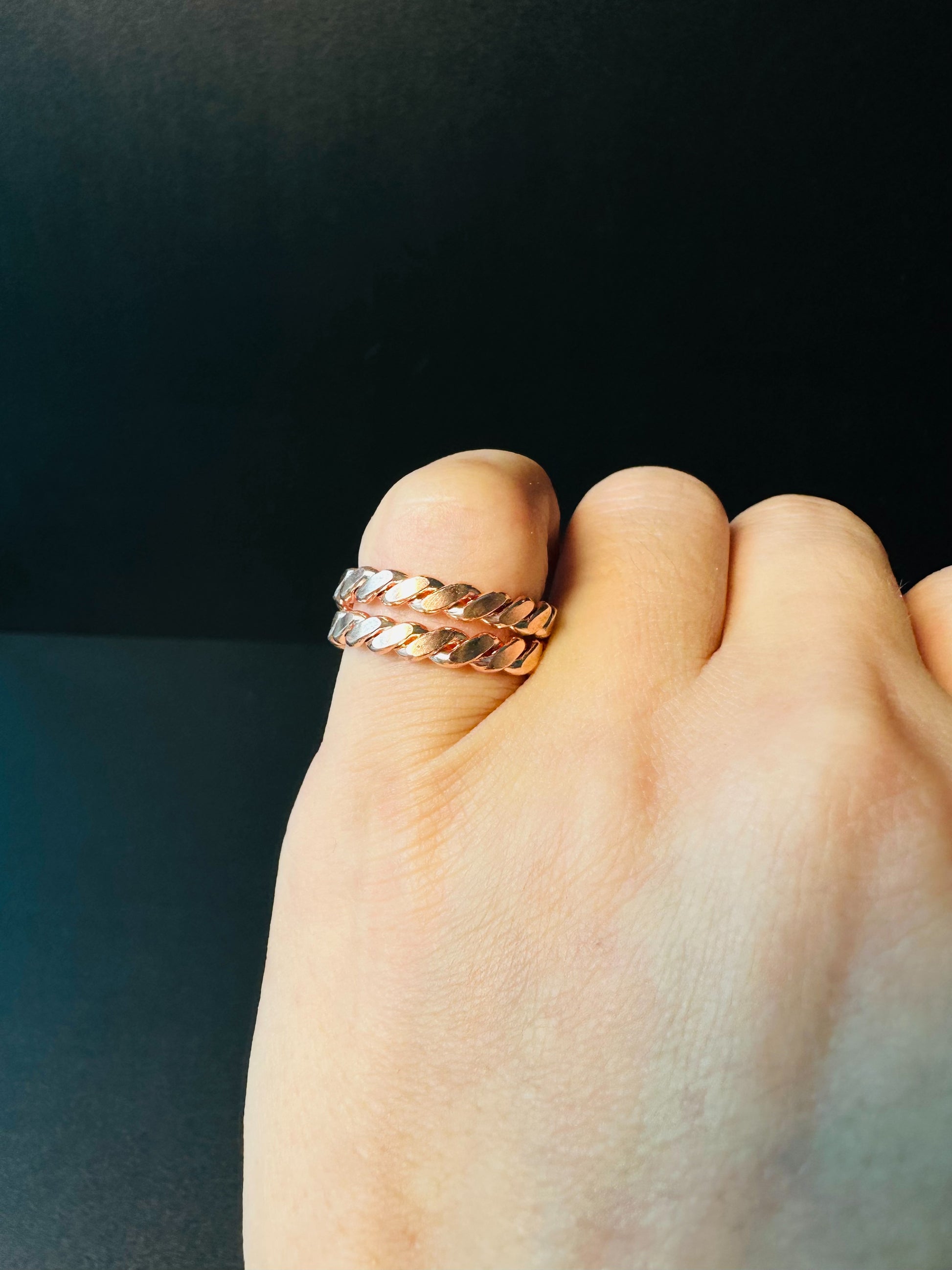Chunky copper chain ring worn on a thumb, a bold unisex statement piece